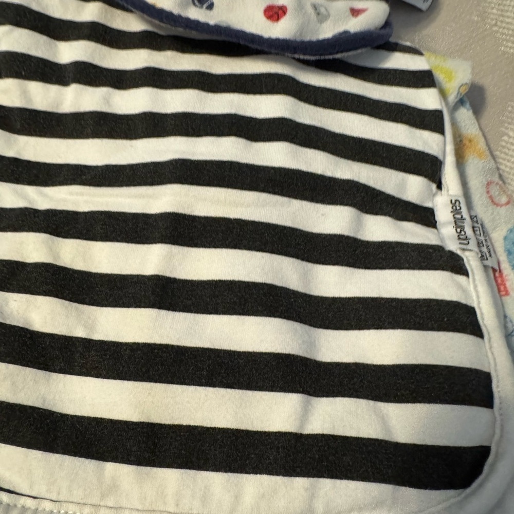Baby Changing Table Bundle! (2) Changing Table sheets+ (3) Burp cloths. Like new - Picture 10 of 10